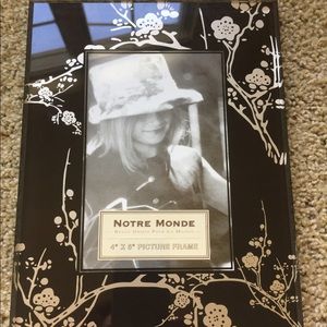 Notre Monde 4 x 6” Picture Frame